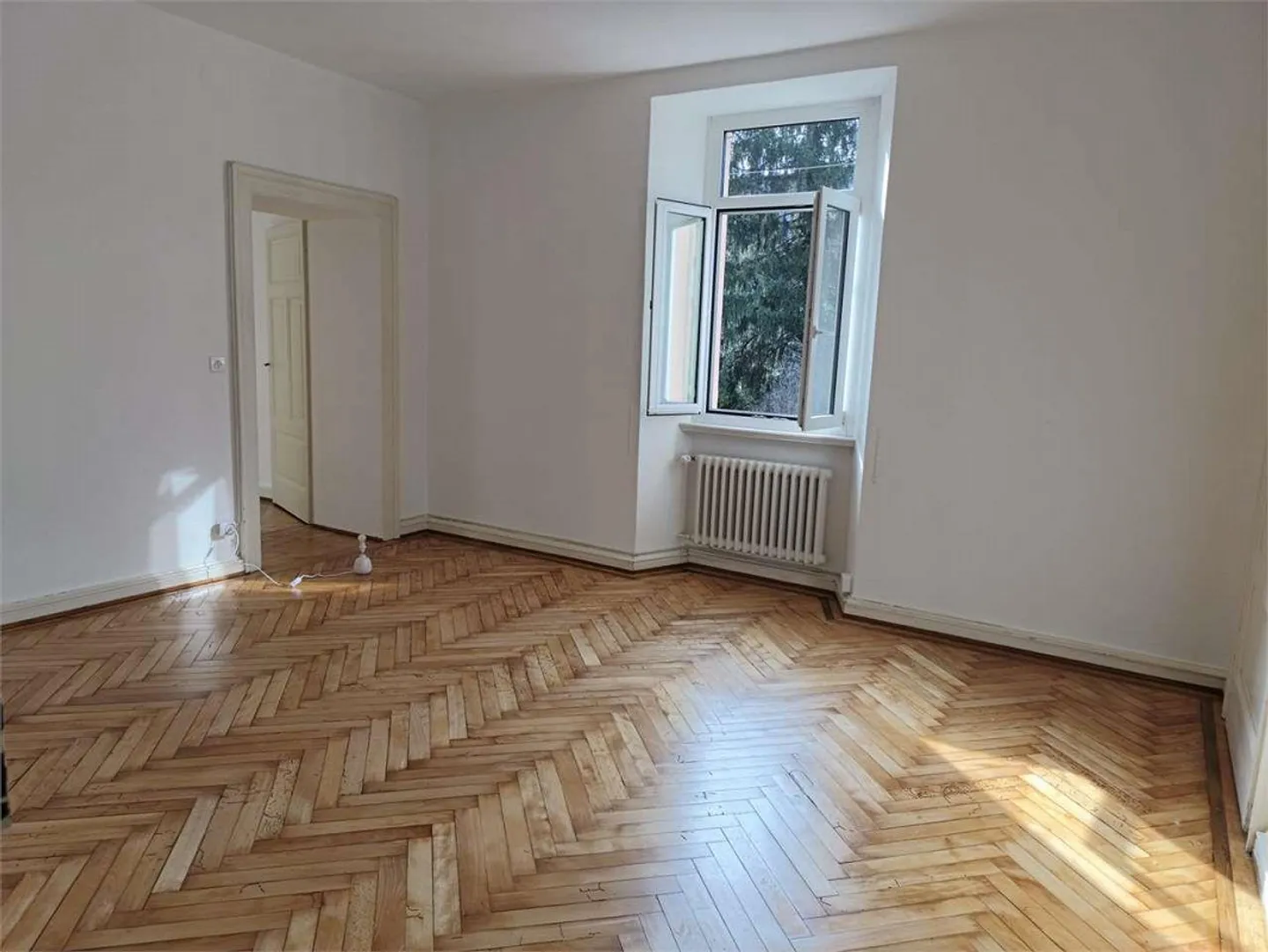 Lugano Center - Prestigious 5 Rooms in Historic Villa with Terrace and Parking - Photo 13 of 13