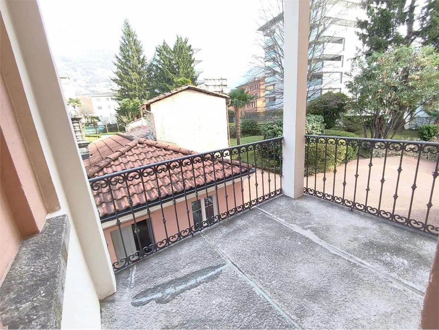 Lugano Center - Prestigious 5 Rooms in Historic Villa with Terrace and Parking - Photo 7 of 13