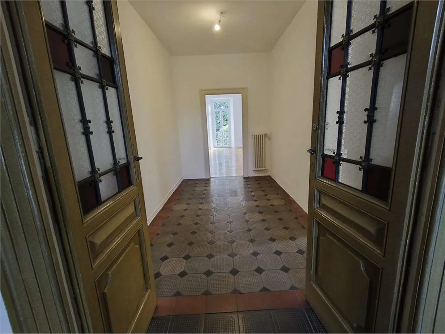 Lugano Center - Prestigious 5 Rooms in Historic Villa with Terrace and Parking - Photo 8 of 13