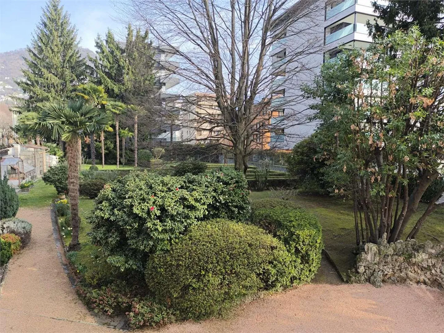 Lugano Center - Prestigious 5 Rooms in Historic Villa with Terrace and Parking - Photo 9 of 13