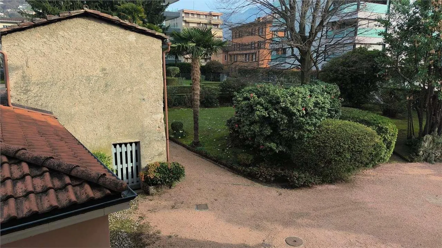 Lugano Center - Prestigious 5 Rooms in Historic Villa with Terrace and Parking - Photo 10 of 13
