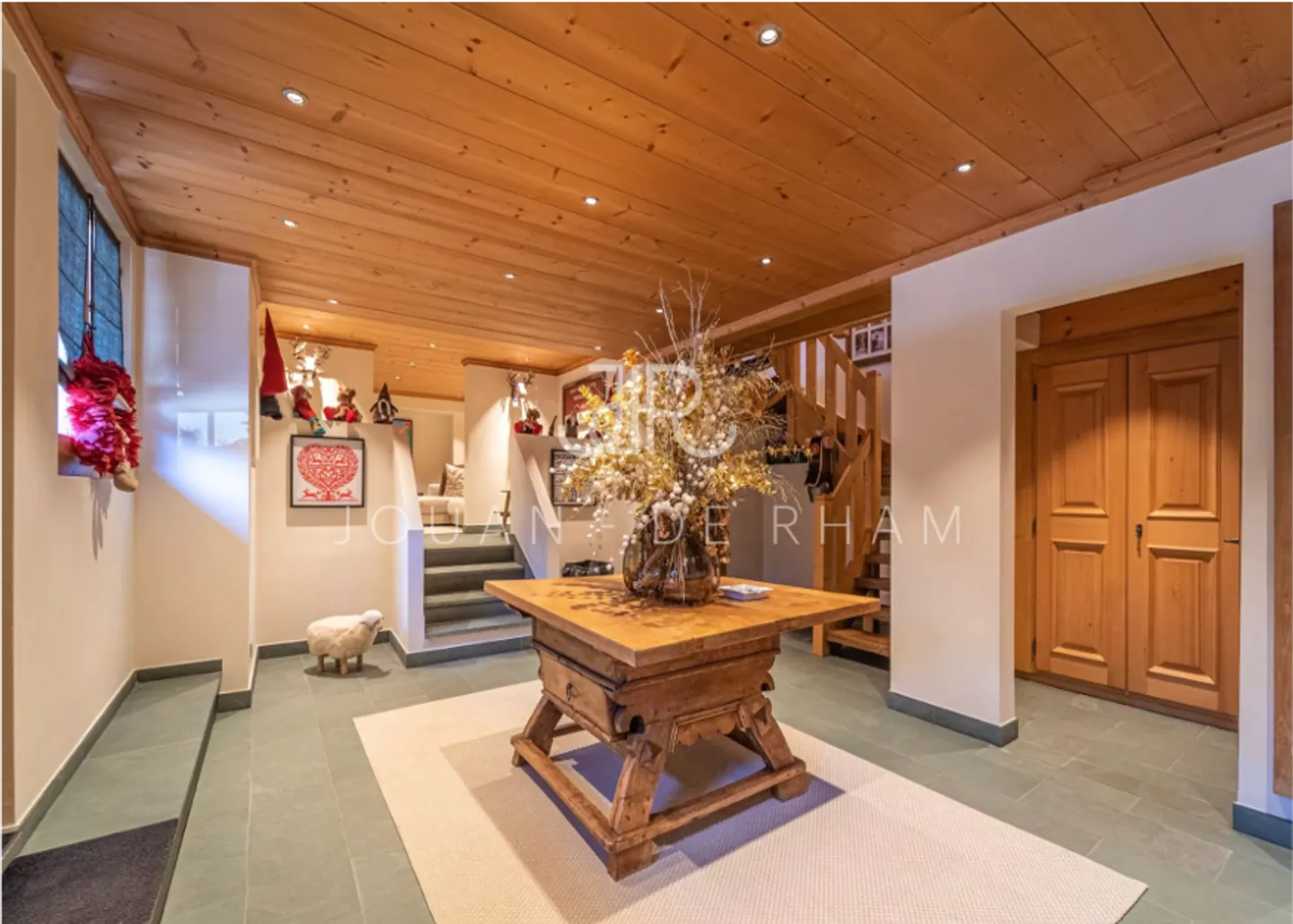 Historic chalet in the heart of the village - Photo 3 of 7