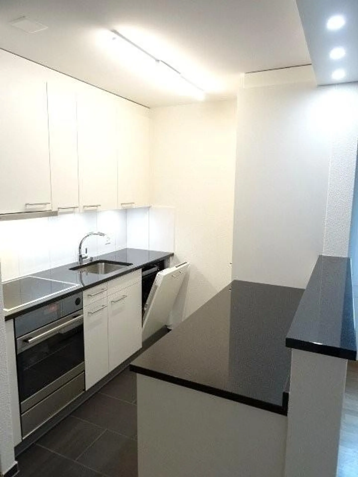 Appartement 2.5 pièces de 51 m2 au 2ème étage - Photo 2 sur 9