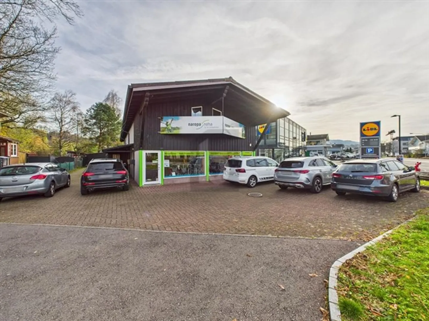 VOTRE ENTREPRISE DANS UN EMPLACEMENT TRÈS FRÉQUENTÉ - Photo 1 sur 5