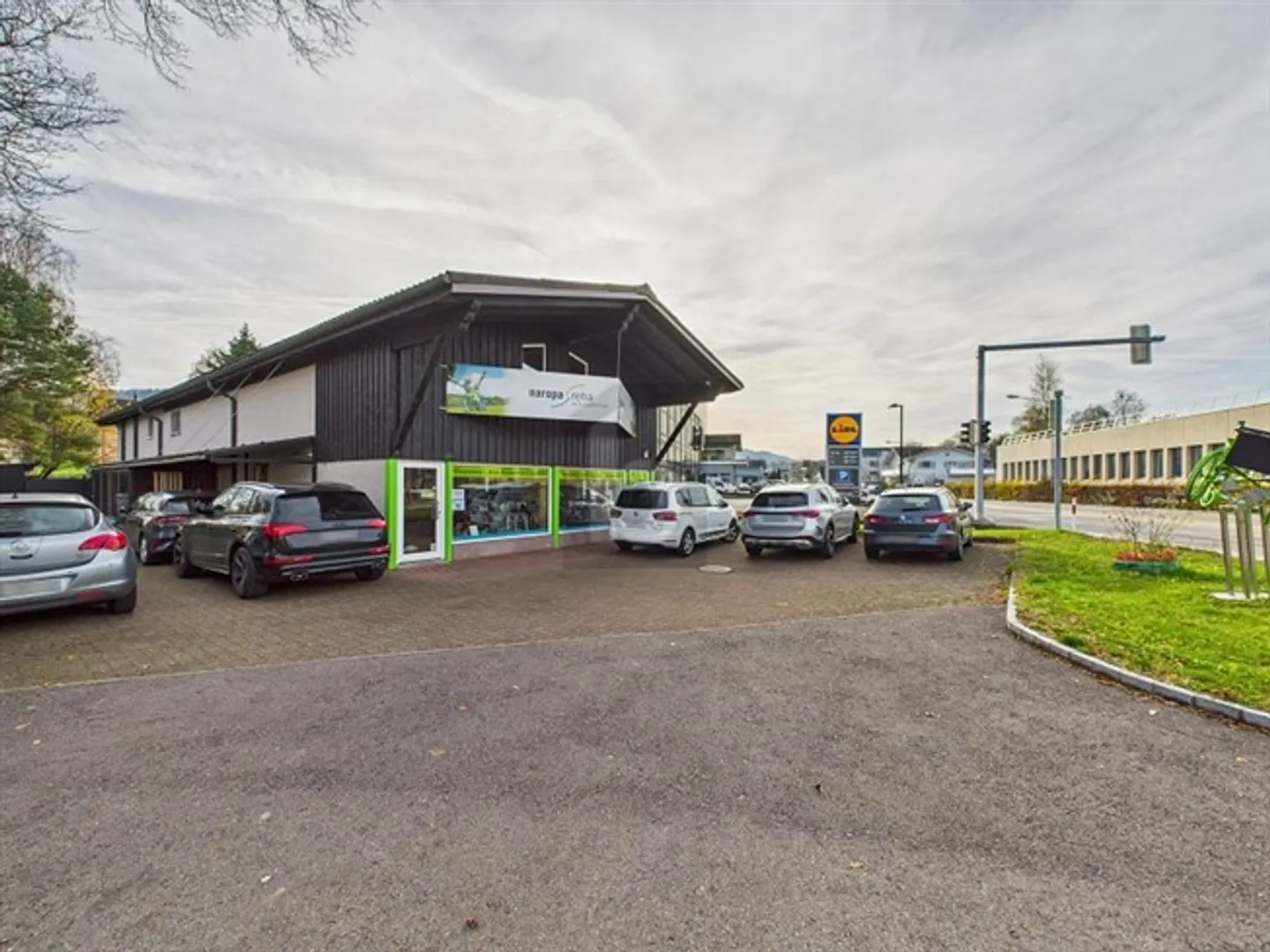 VOTRE ENTREPRISE DANS UN EMPLACEMENT TRÈS FRÉQUENTÉ - Photo 3 sur 5