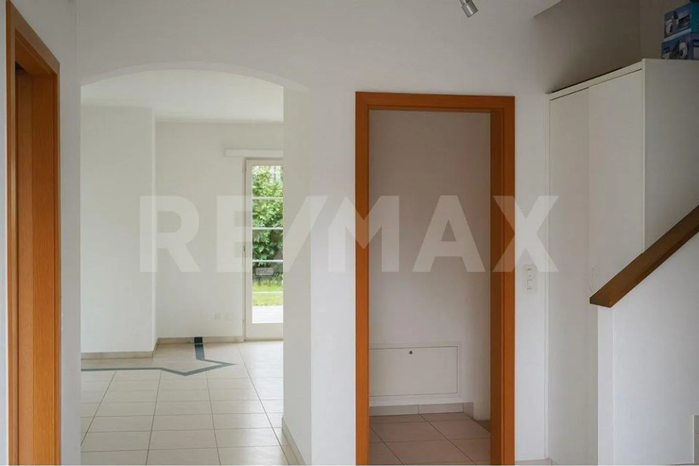 Vivere a Gränichen: Casa a schiera moderna di 4,5 locali con carattere accogliente e stanza hobby in cantina - Foto 3 di 13