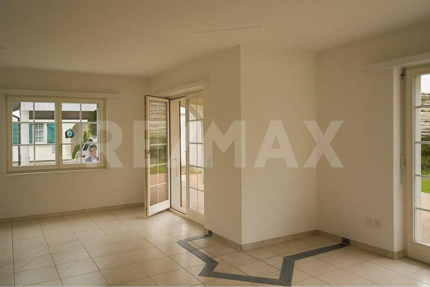 Vivere a Gränichen: Casa a schiera moderna di 4,5 locali con carattere accogliente e stanza hobby in cantina - Foto 7 di 13
