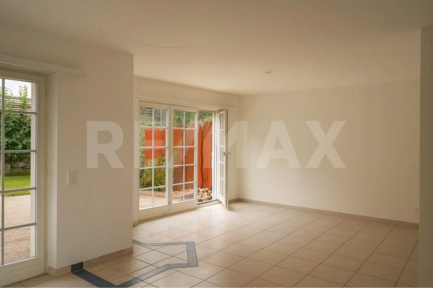 Vivere a Gränichen: Casa a schiera moderna di 4,5 locali con carattere accogliente e stanza hobby in cantina - Foto 8 di 13