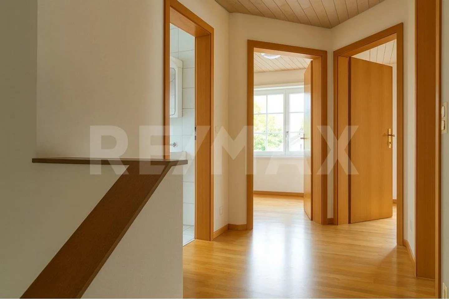 Vivere a Gränichen: Casa a schiera moderna di 4,5 locali con carattere accogliente e stanza hobby in cantina - Foto 11 di 13