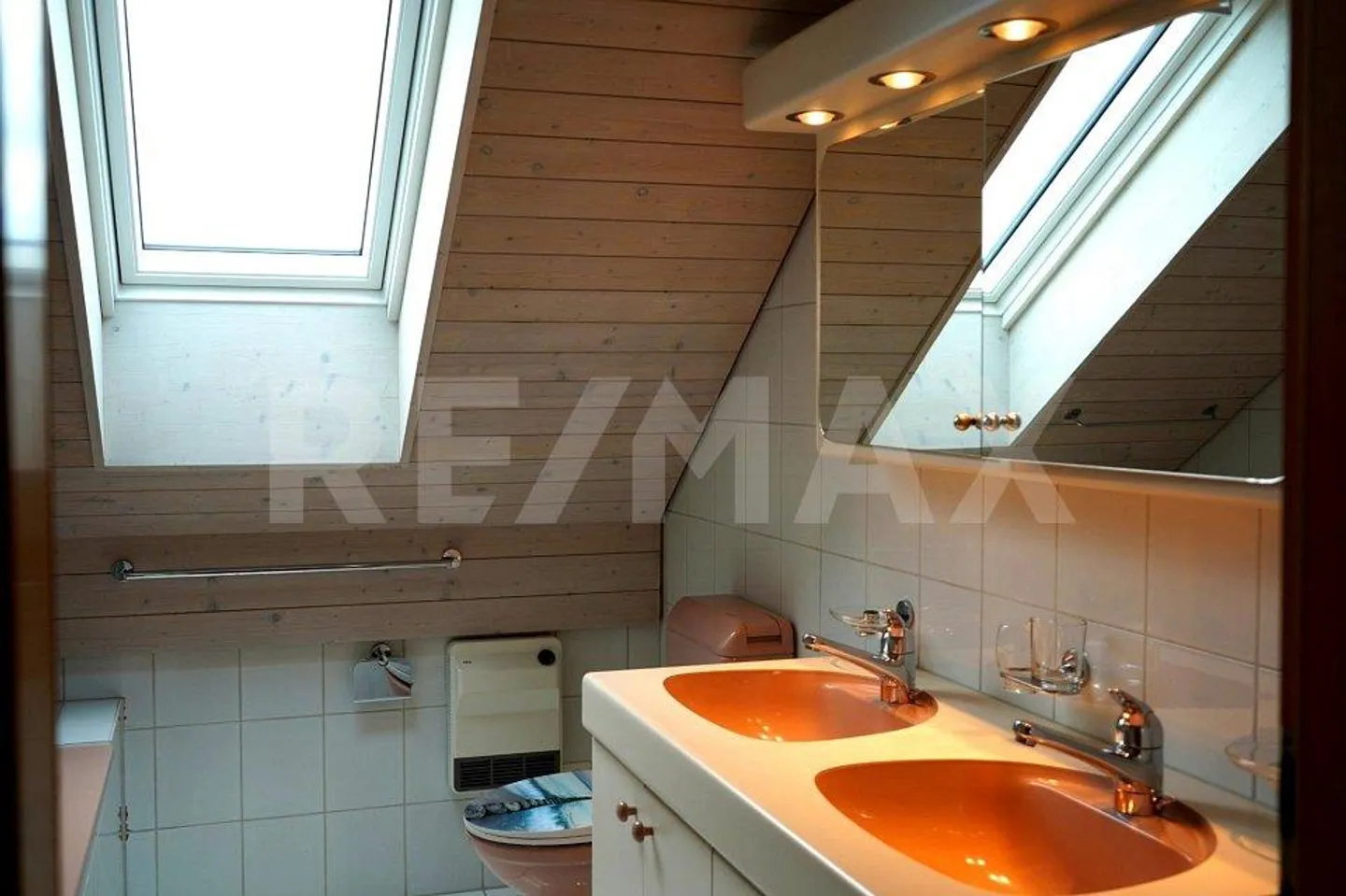 Vivere a Gränichen: Casa a schiera moderna di 4,5 locali con carattere accogliente e stanza hobby in cantina - Foto 12 di 13