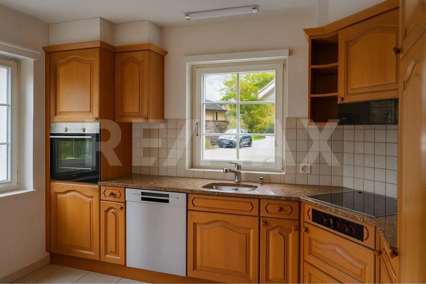 Vivere a Gränichen: Casa a schiera moderna di 4,5 locali con carattere accogliente e stanza hobby in cantina - Foto 5 di 13