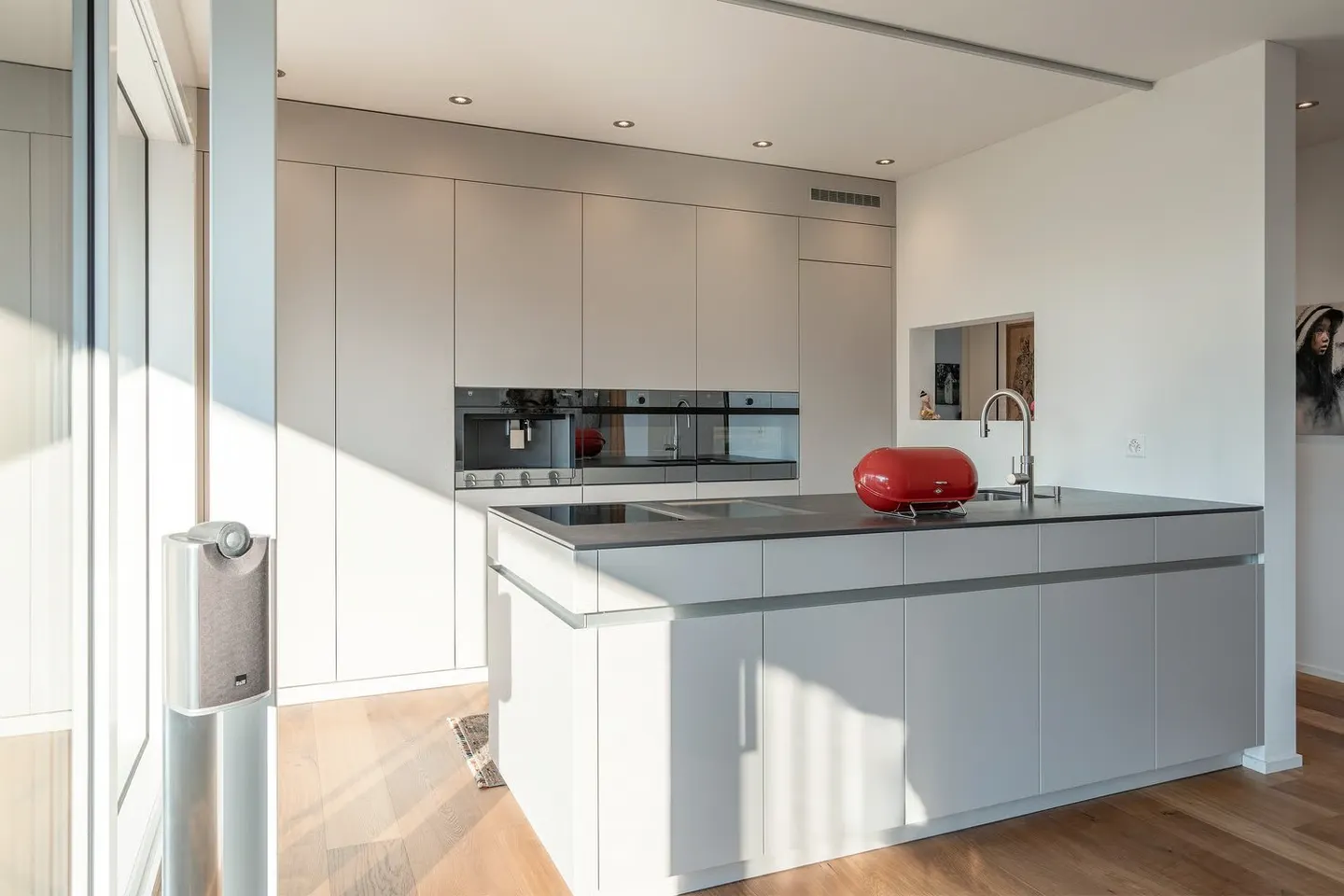 Exclusive 3.5 Room Apartment in Central Location - Photo 5 of 13