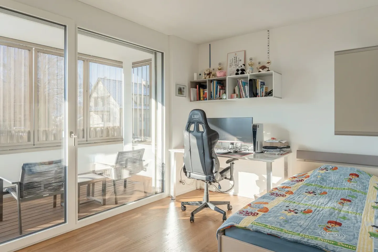 Exclusive 3.5 Room Apartment in Central Location - Photo 7 of 13