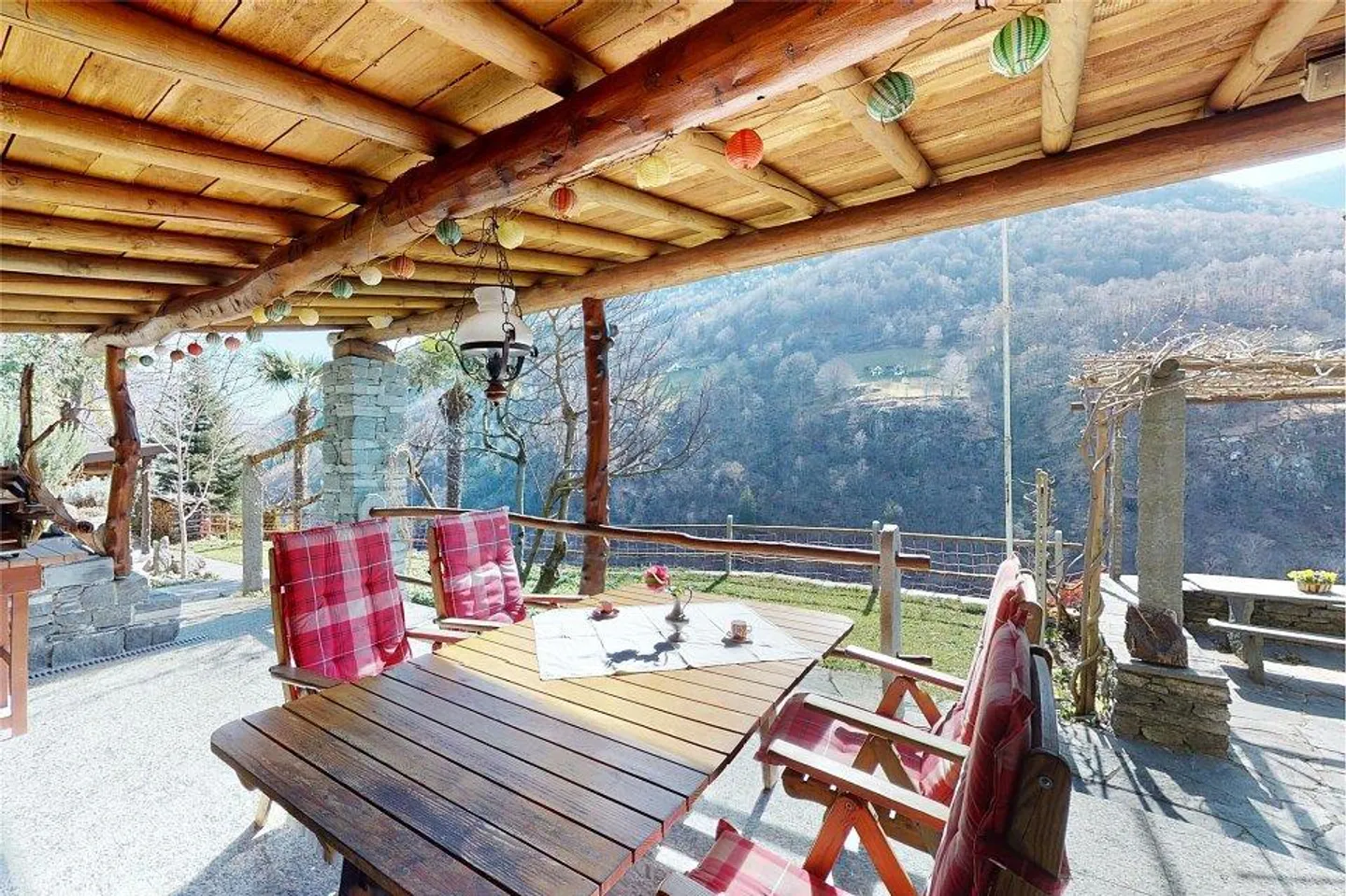 Tessiner Haus mit 6 Zimmern, Rasen und Wald - Foto 3 von 13