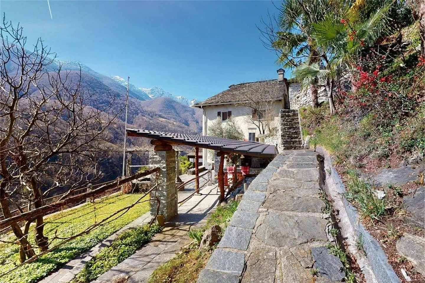 Tessiner Haus mit 6 Zimmern, Rasen und Wald - Foto 4 von 13