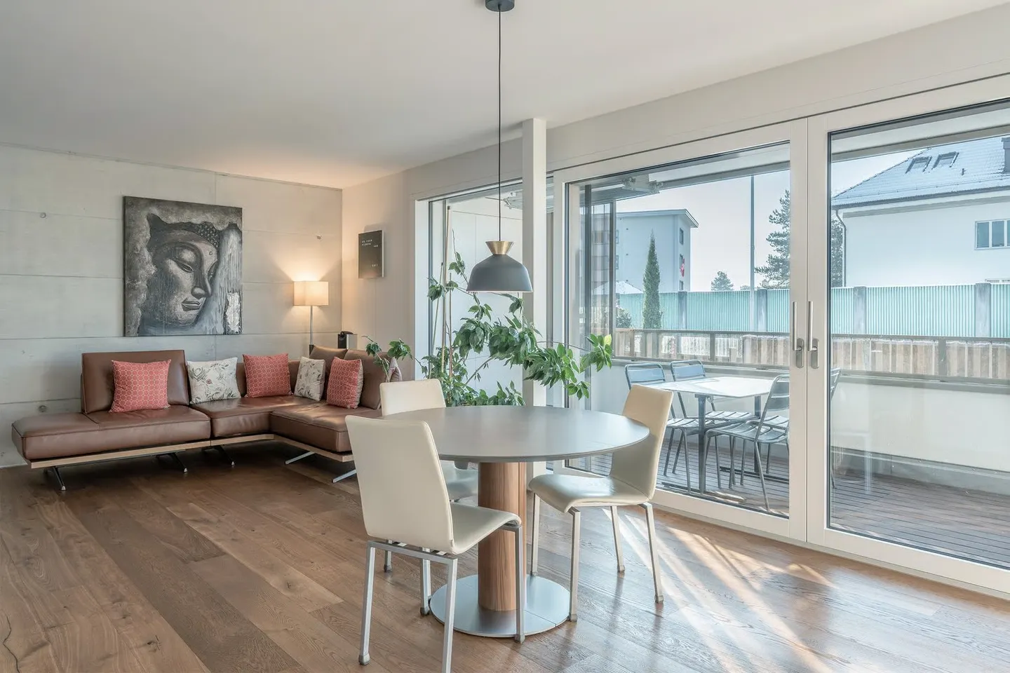 Exclusive 3.5 Room Apartment in Central Location - Photo 1 of 13