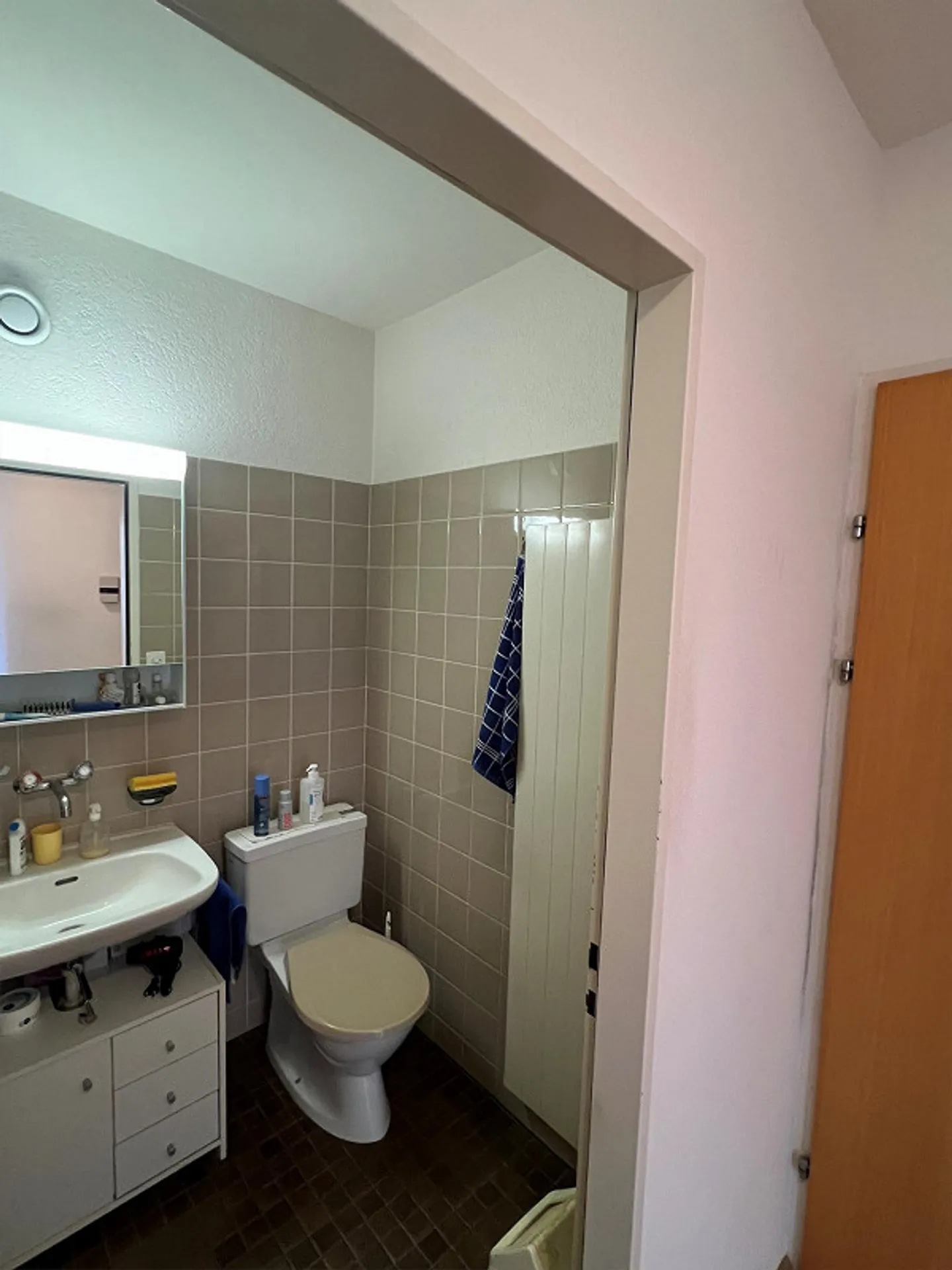 Charming 2-room apartment in a central location in Basel - Photo 7 of 9