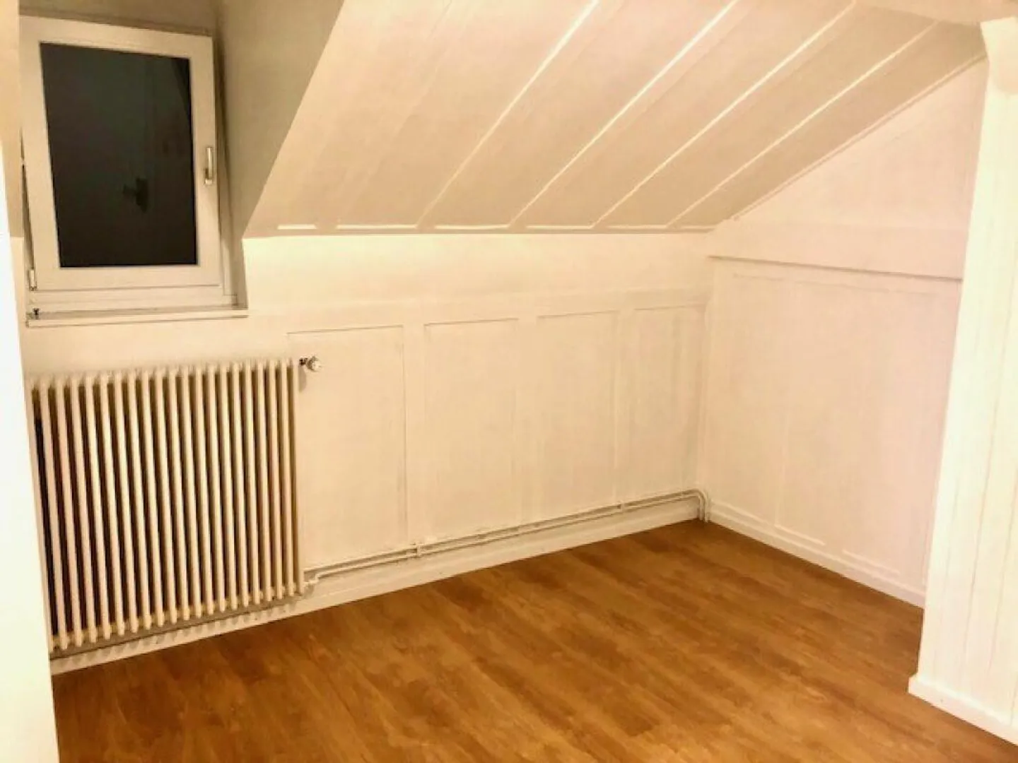 Appartement sous les combles de 1,5 pièce dans un bâtiment historique - Photo 7 sur 15