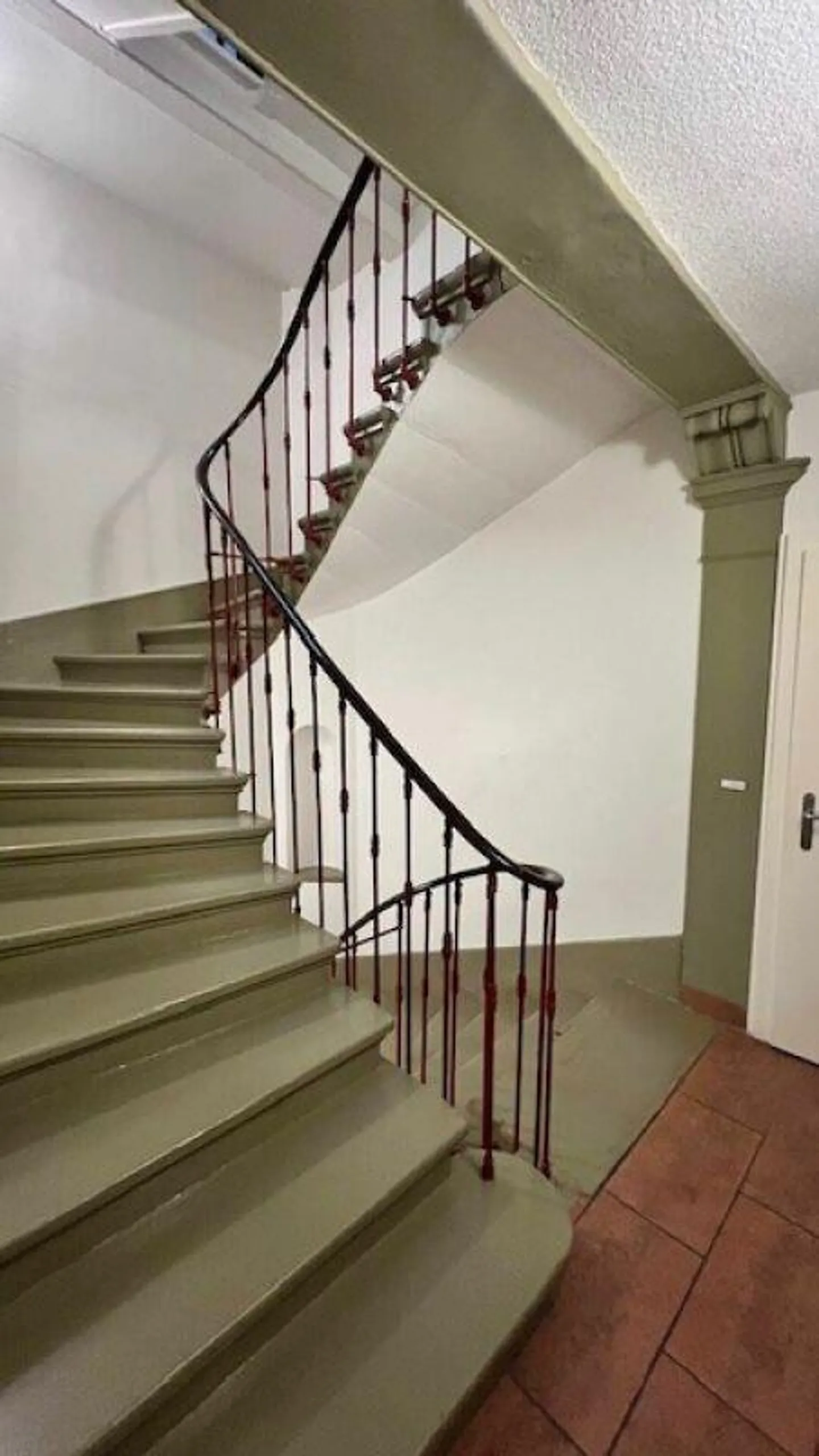 Appartement sous les combles de 1,5 pièce dans un bâtiment historique - Photo 10 sur 15