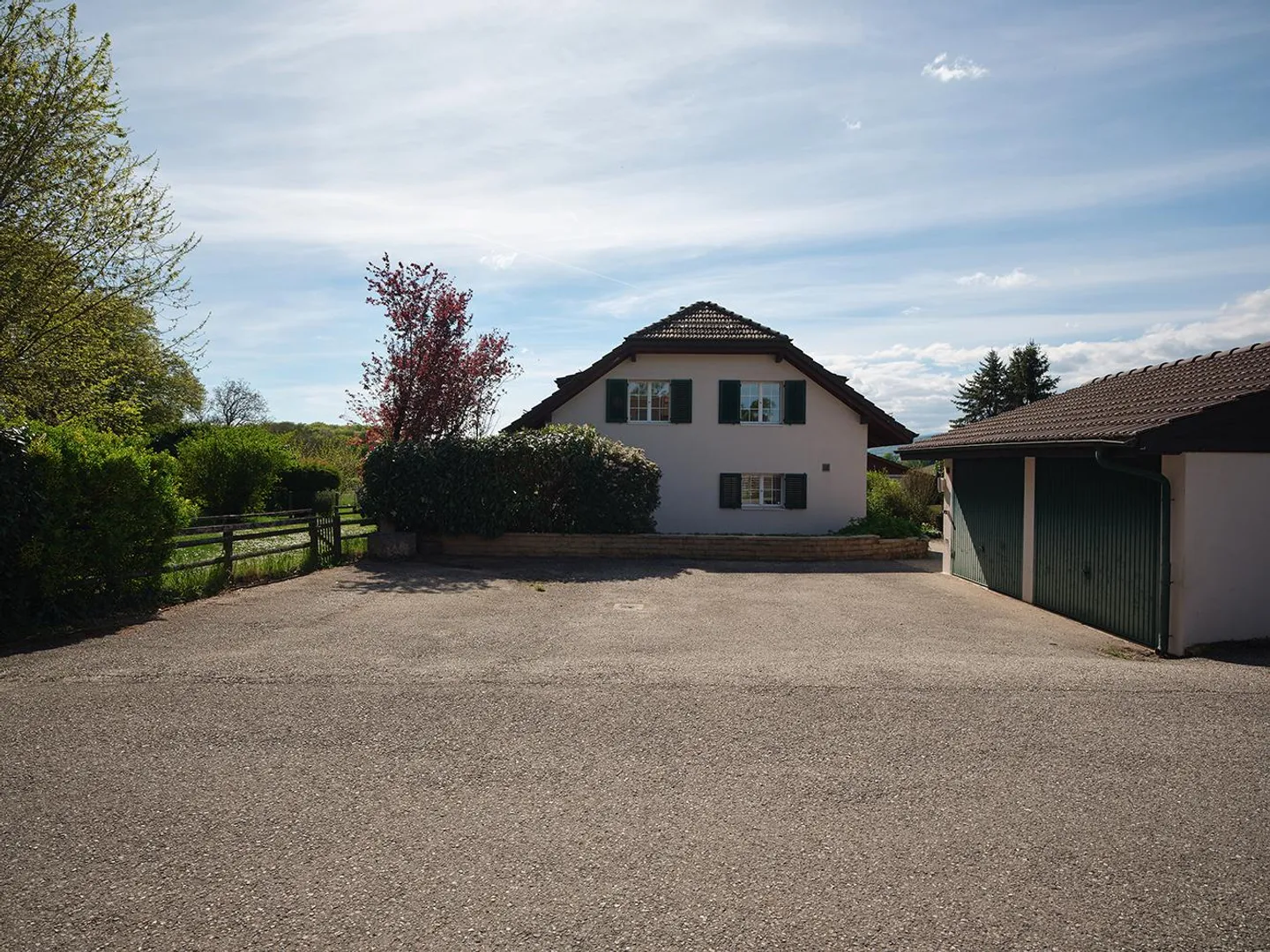 In esclusiva - Casa bifamiliare con grande giardino - Foto 2 di 12