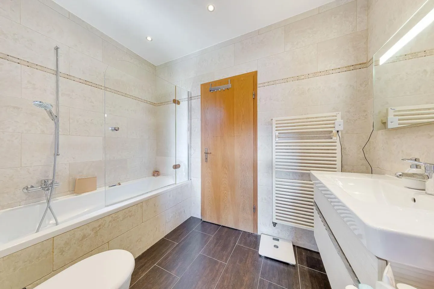 Exclusively! Beautiful Semi-Detached House in Gland! - Photo 11 of 13