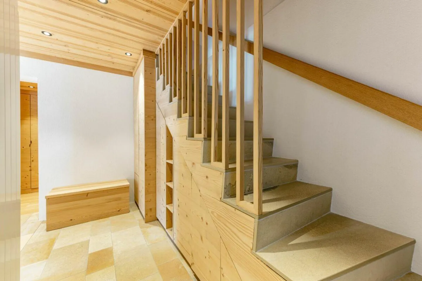 Chalet with Stunning Mountain Views - Photo 9 of 17