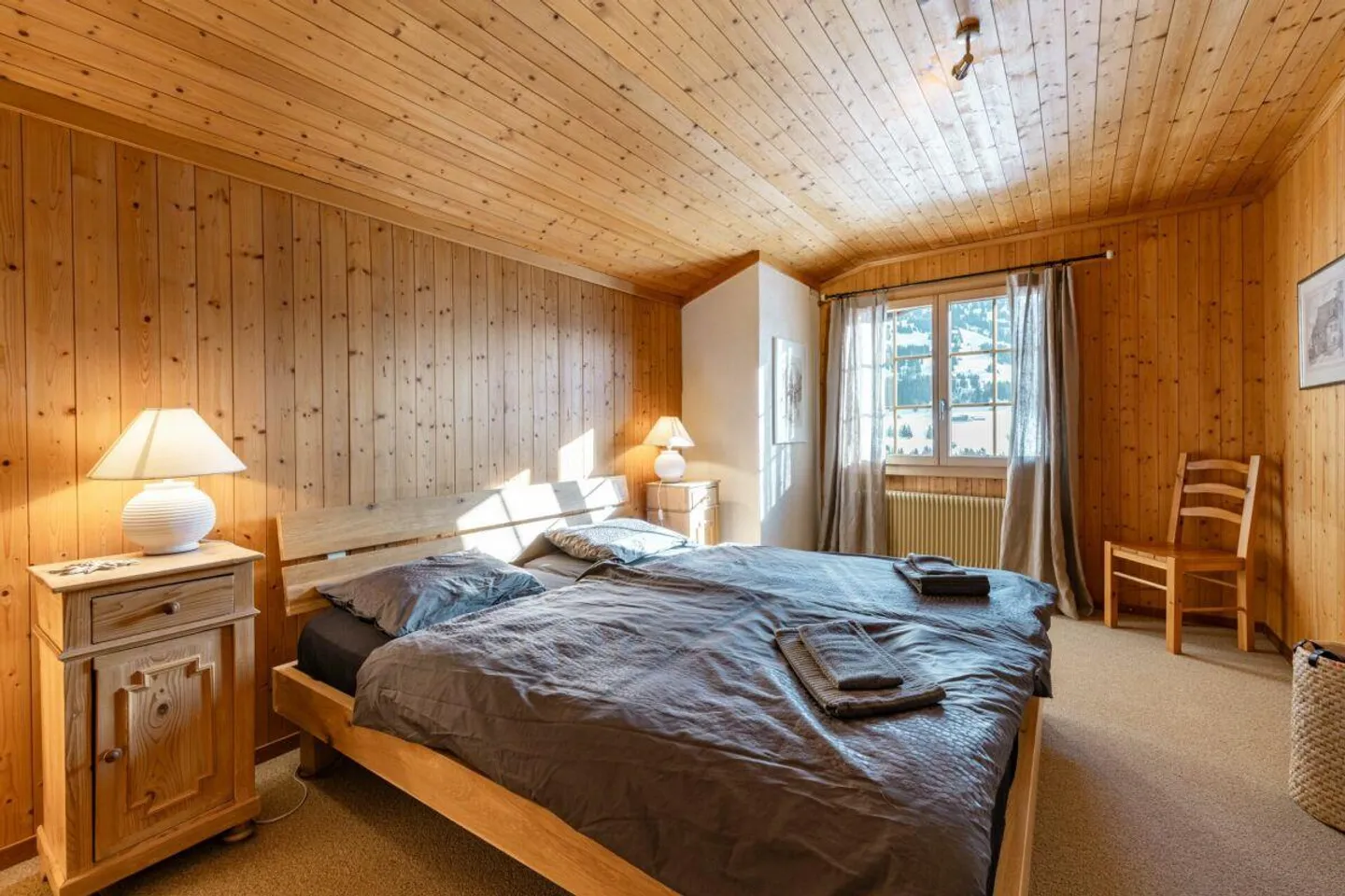 Chalet with Stunning Mountain Views - Photo 10 of 17