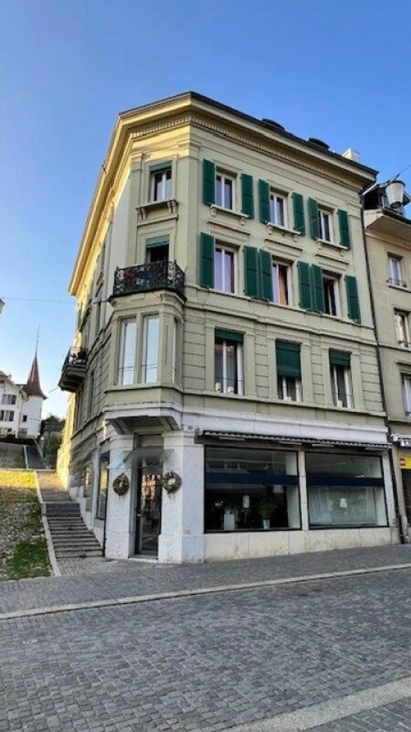 Appartement sous les combles de 1,5 pièce dans un bâtiment historique - Photo 11 sur 15