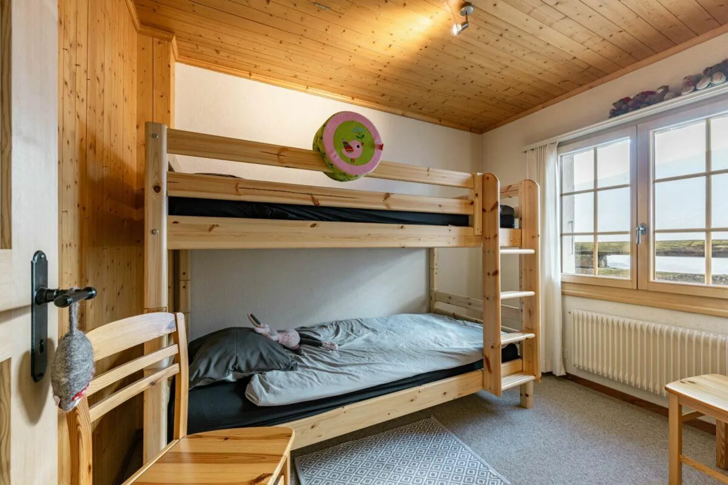 Chalet with Stunning Mountain Views - Photo 14 of 17