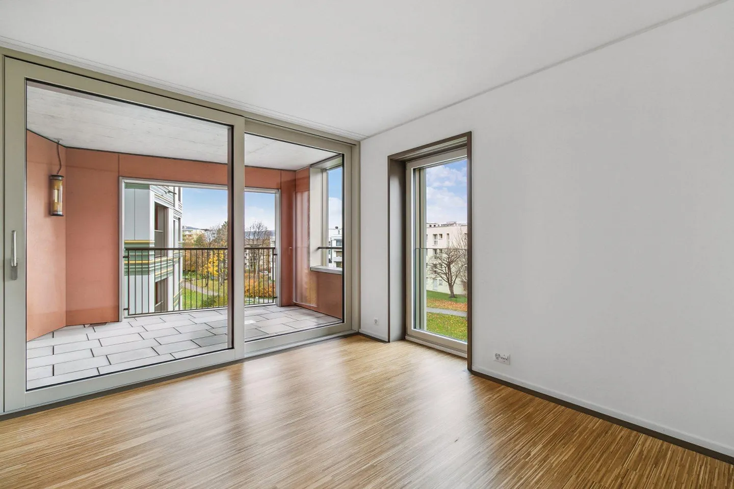 Beautiful 3.5 Room Apartment Near Triemli Hospital - Photo 2 of 10