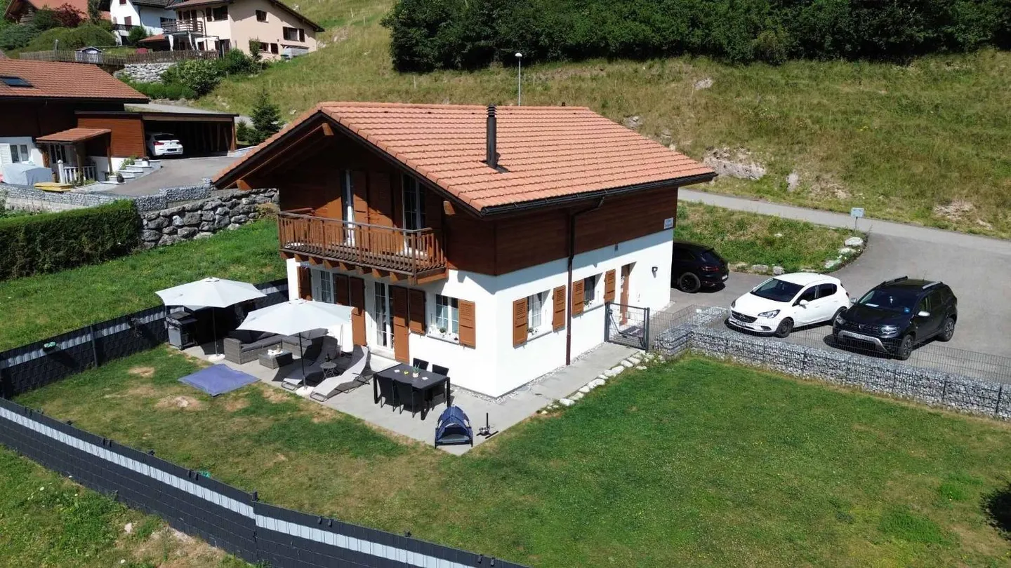 Casa indipendente di 4,5 locali con esposizione a sud e vista sulle montagne - Foto 1 di 13