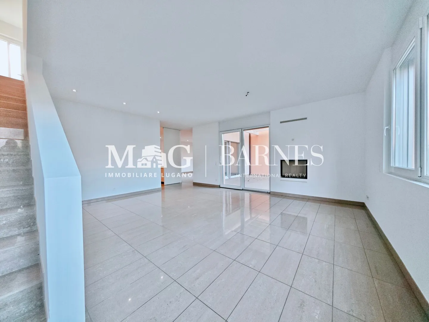 Lugano: Spaziosa casa a schiera adatta alle famiglie, 250 mq di superficie commerciale. - Foto 1 di 14