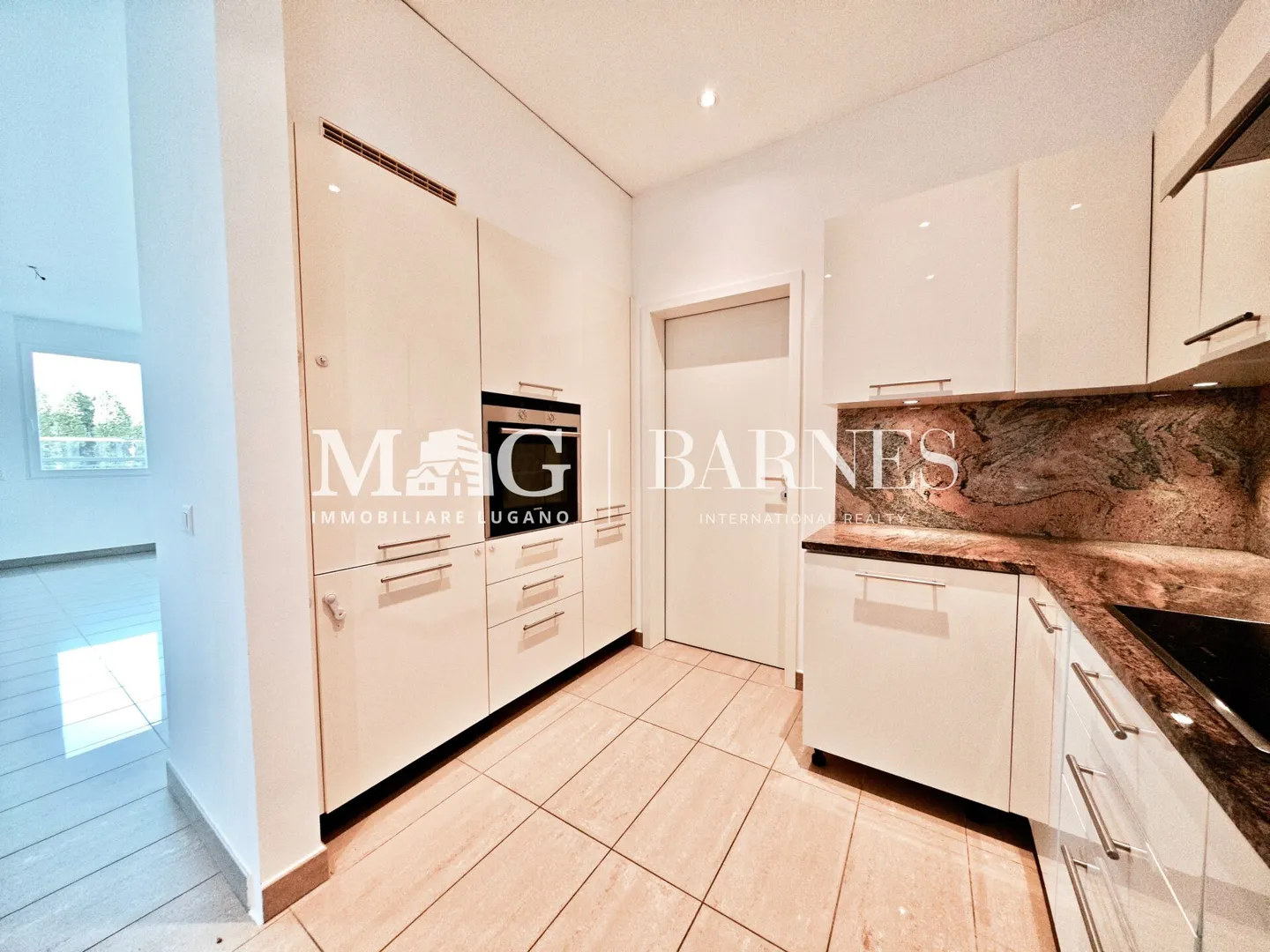 Lugano: Spaziosa casa a schiera adatta alle famiglie, 250 mq di superficie commerciale. - Foto 4 di 14