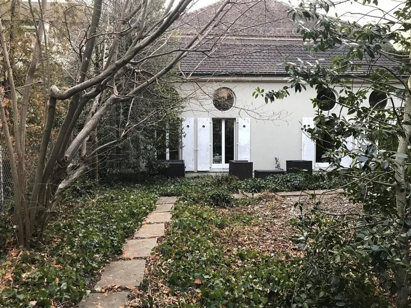 Charmantes Atelier im St. Alban - Foto 2 von 5