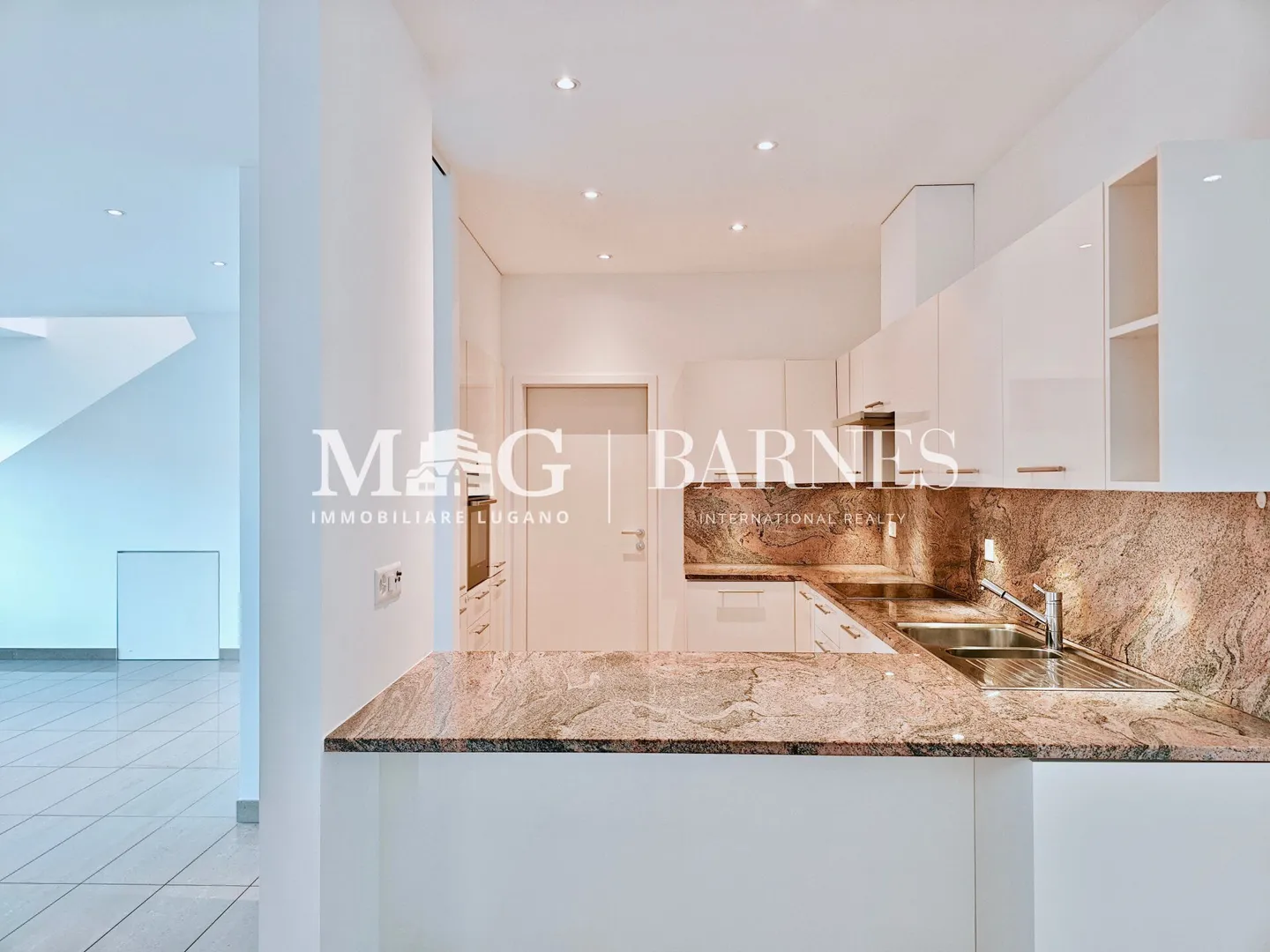 Lugano: Spaziosa casa a schiera adatta alle famiglie, 250 mq di superficie commerciale. - Foto 6 di 14