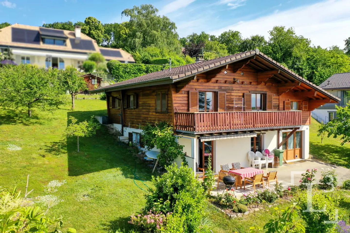 Wie ein Adlernest! Haus zu renovieren mit angelegtem Garten und Seeblick - Foto 2 von 4