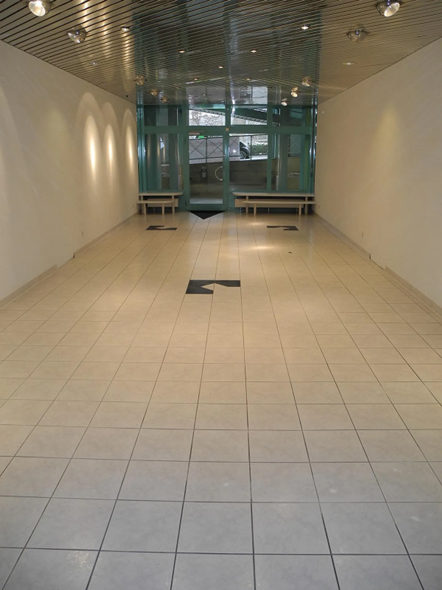 Locale commerciale vicino alla stazione e al centro di Herisau - Foto 2 di 6