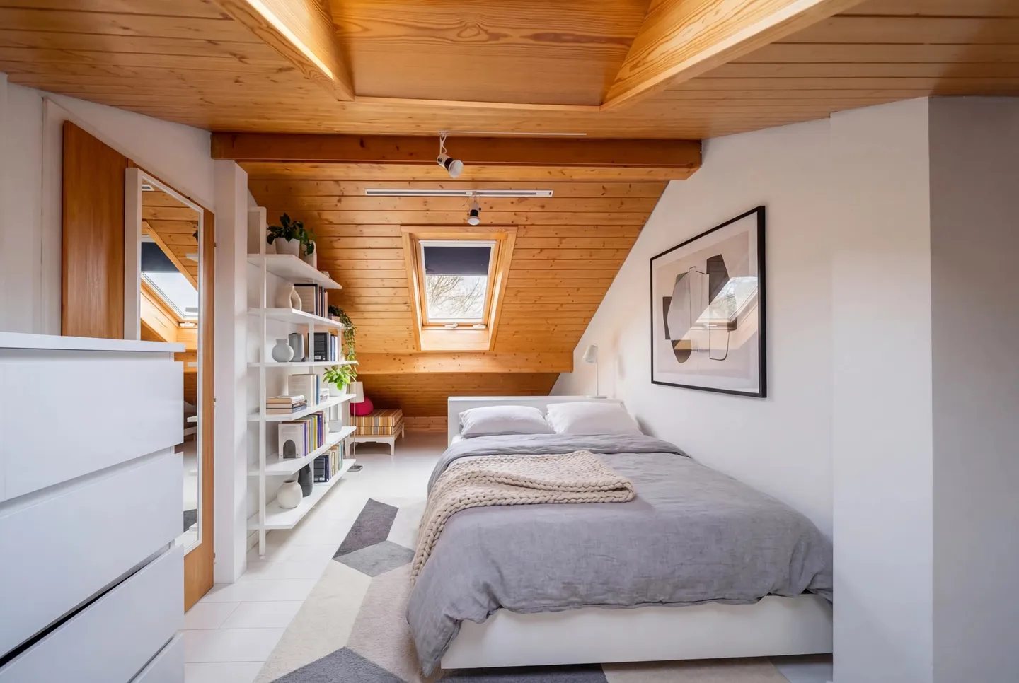 Villa of 330 m2 with pool and beautiful land - Photo 15 of 17