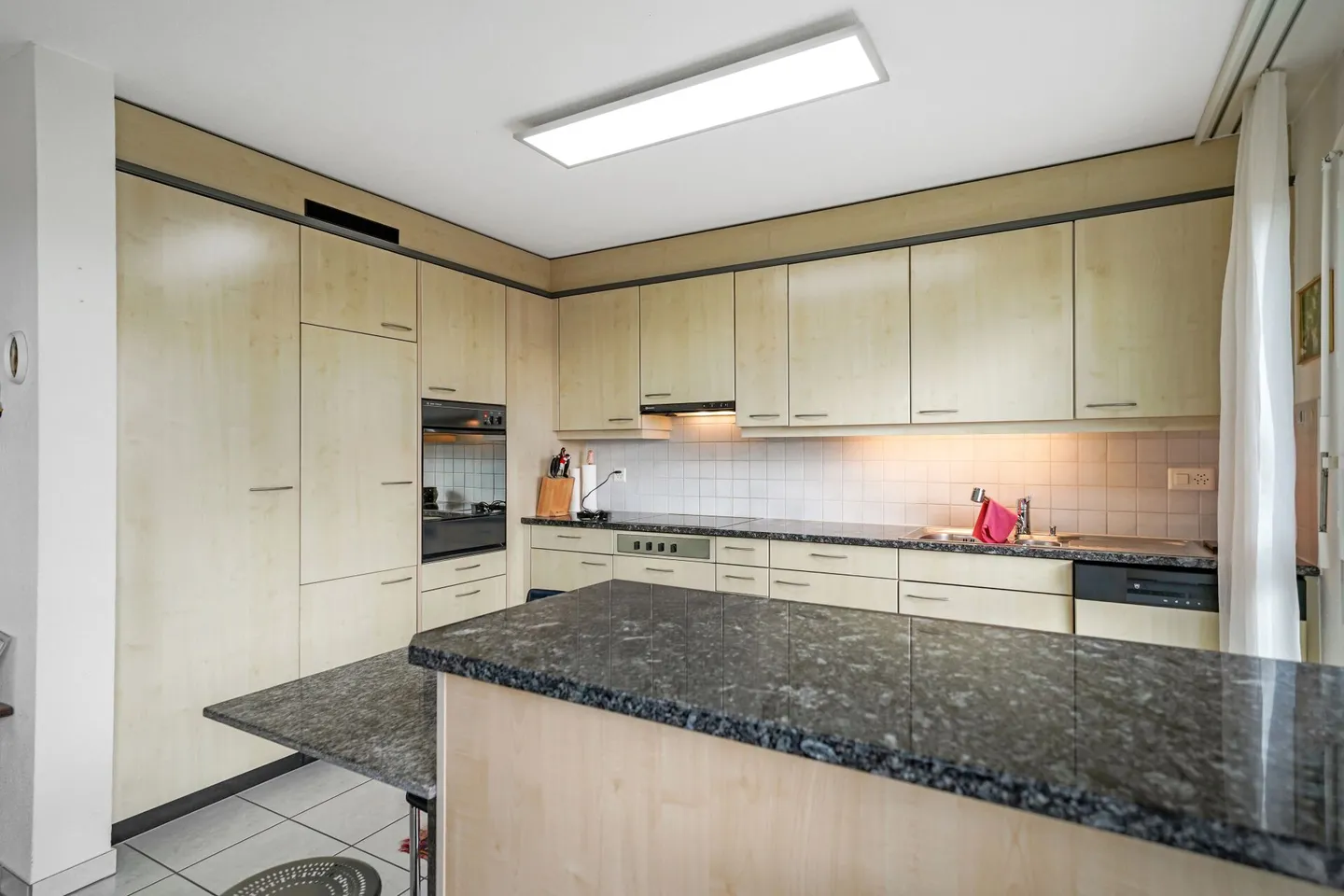 Appartamento luminoso di 4,5 stanze con vista mozzafiato - Foto 3 di 13