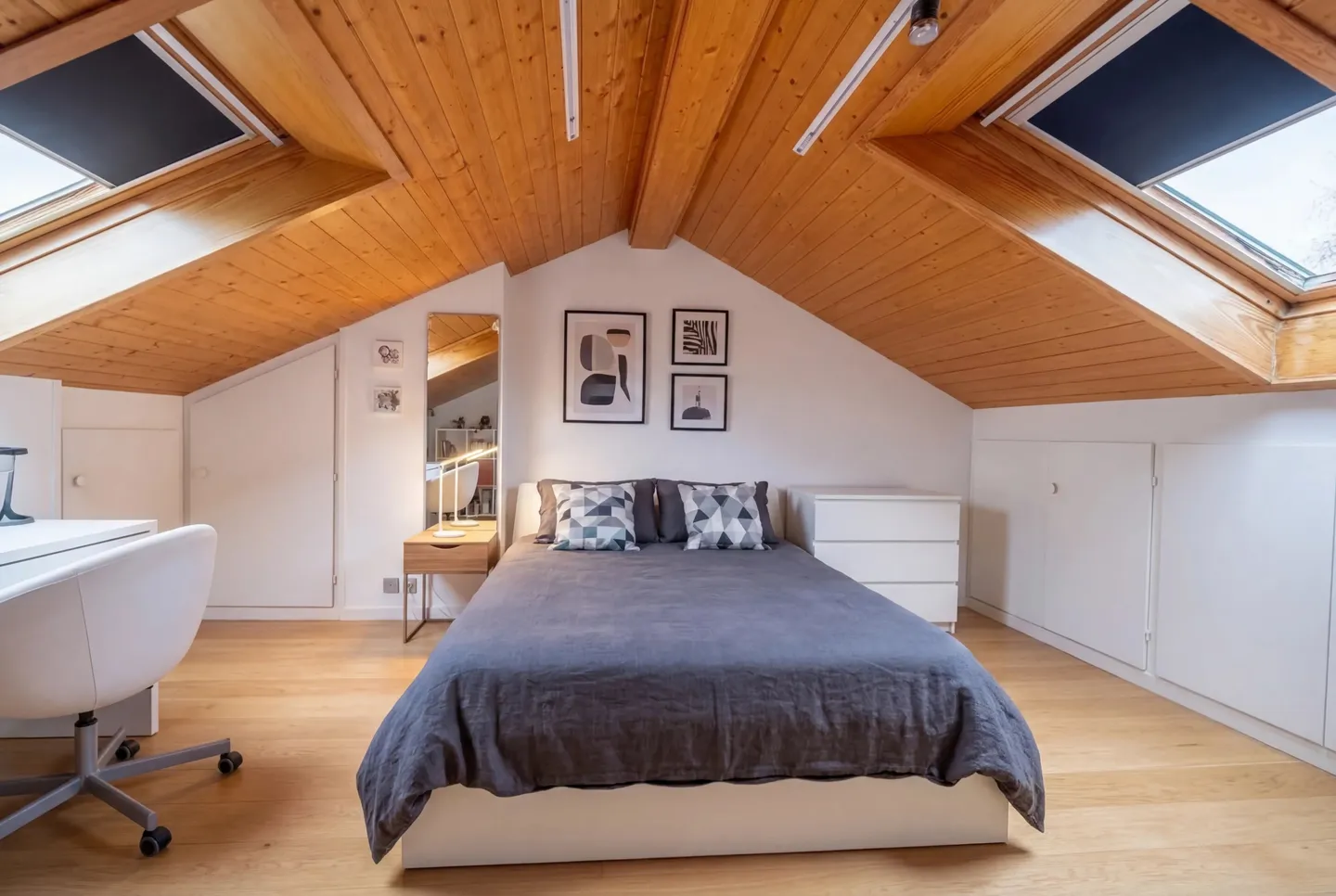 Villa of 330 m2 with pool and beautiful land - Photo 16 of 17