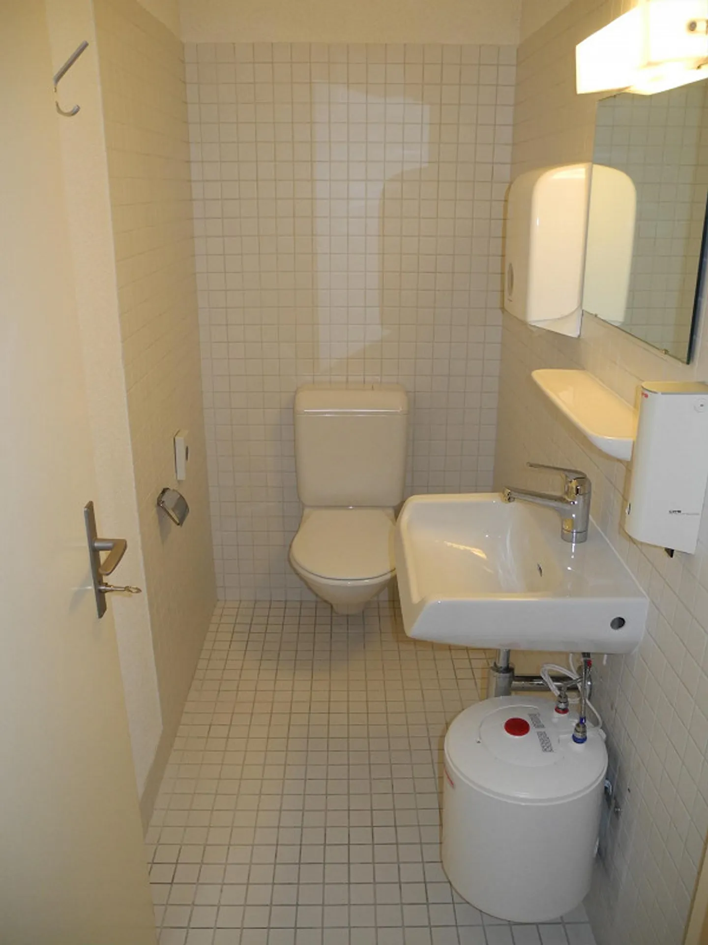 Locale commerciale vicino alla stazione e al centro di Herisau - Foto 5 di 6