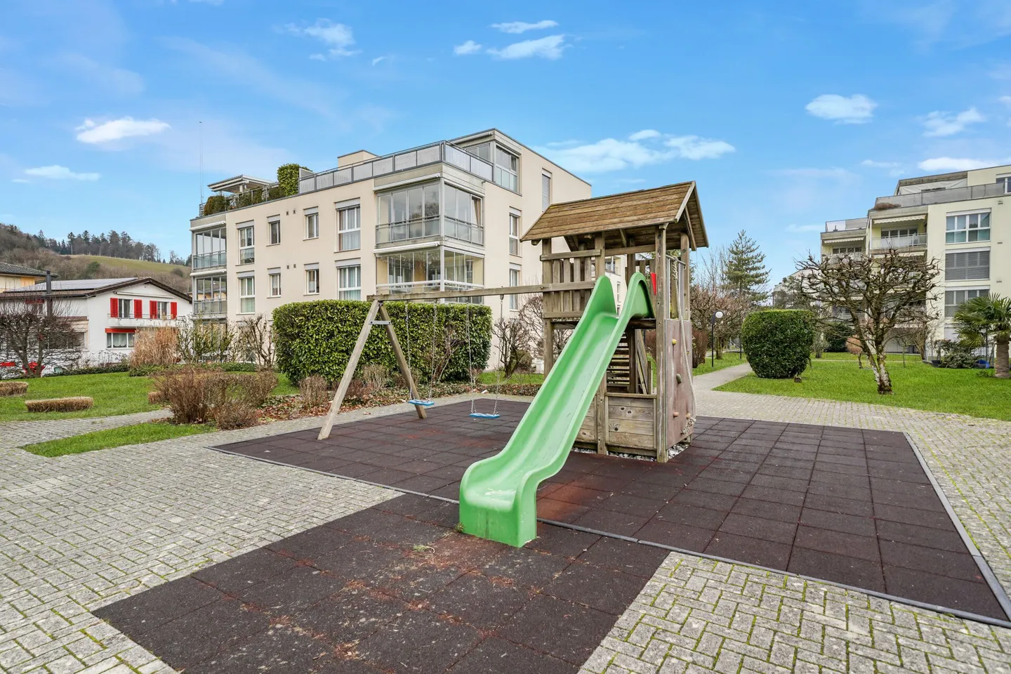 Appartamento luminoso di 4,5 stanze con vista mozzafiato - Foto 11 di 13