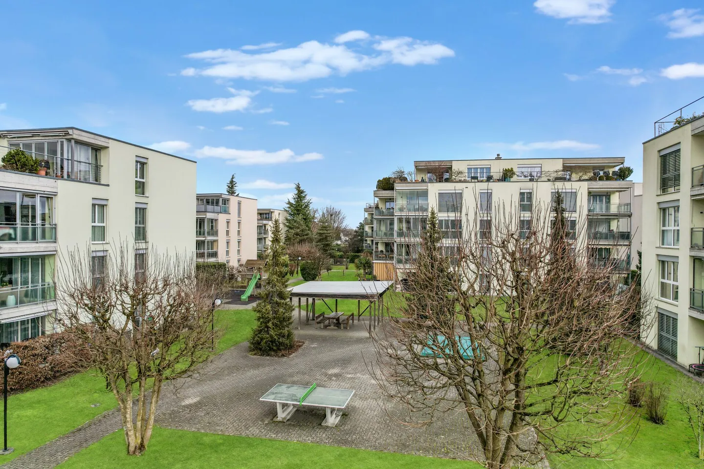 Appartamento luminoso di 4,5 stanze con vista mozzafiato - Foto 12 di 13