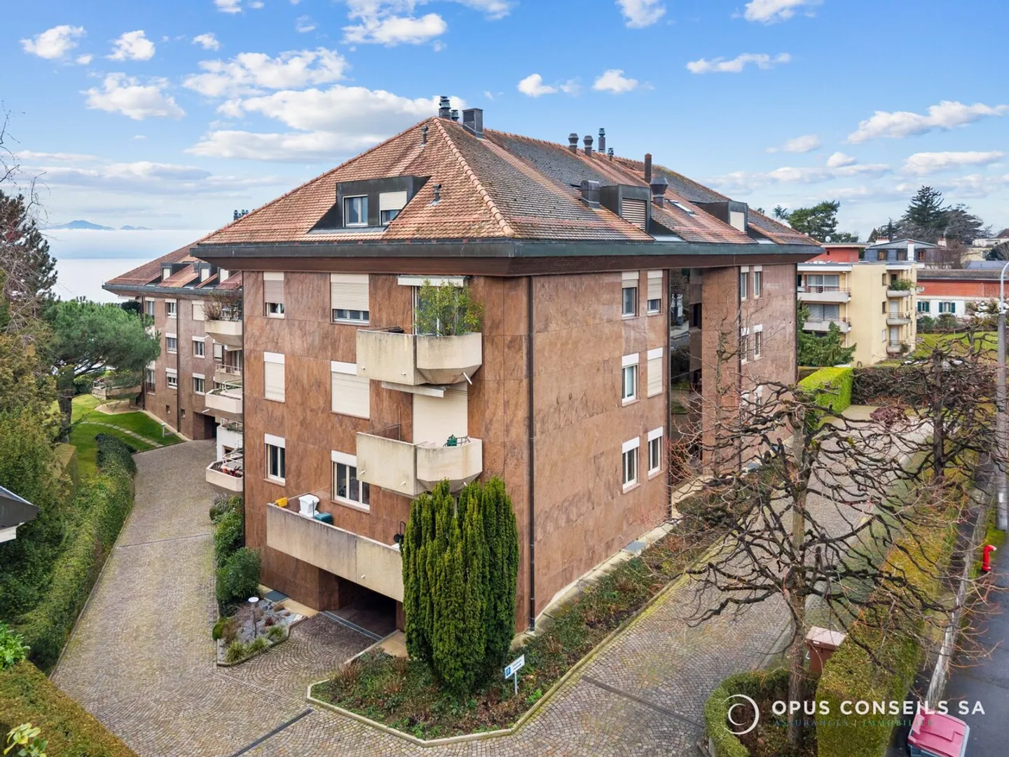 Exceptional property in Pully – Spacious 2.5 rooms with stunning lake view - Photo 2 of 13