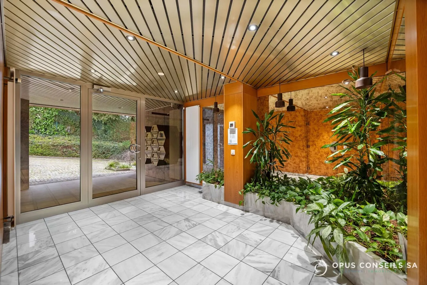 Exceptional property in Pully – Spacious 2.5 rooms with stunning lake view - Photo 3 of 13