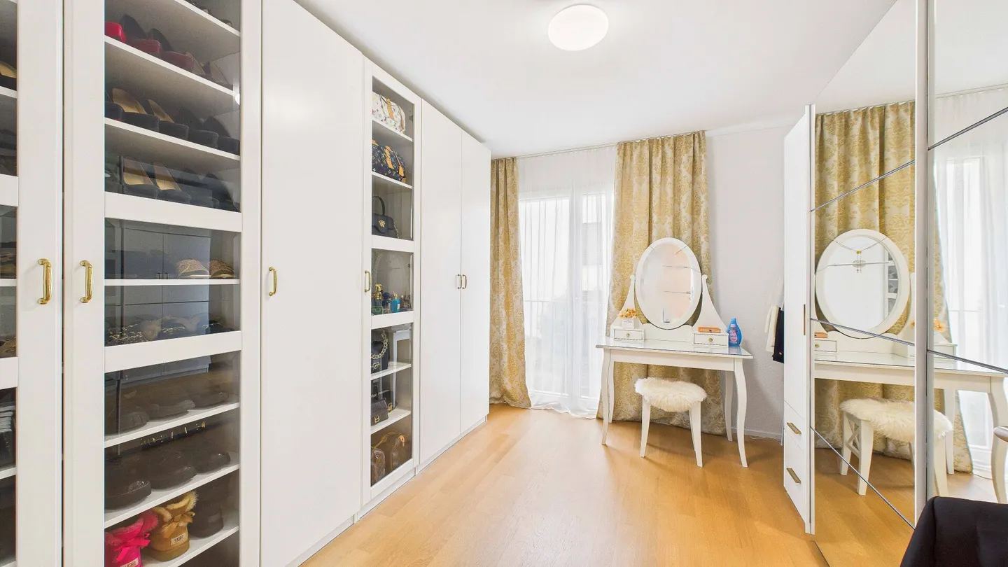 Helle 4.5-Zimmer-Wohnung mit Weitblick und funktionalem Grundriss - Foto 6 von 11