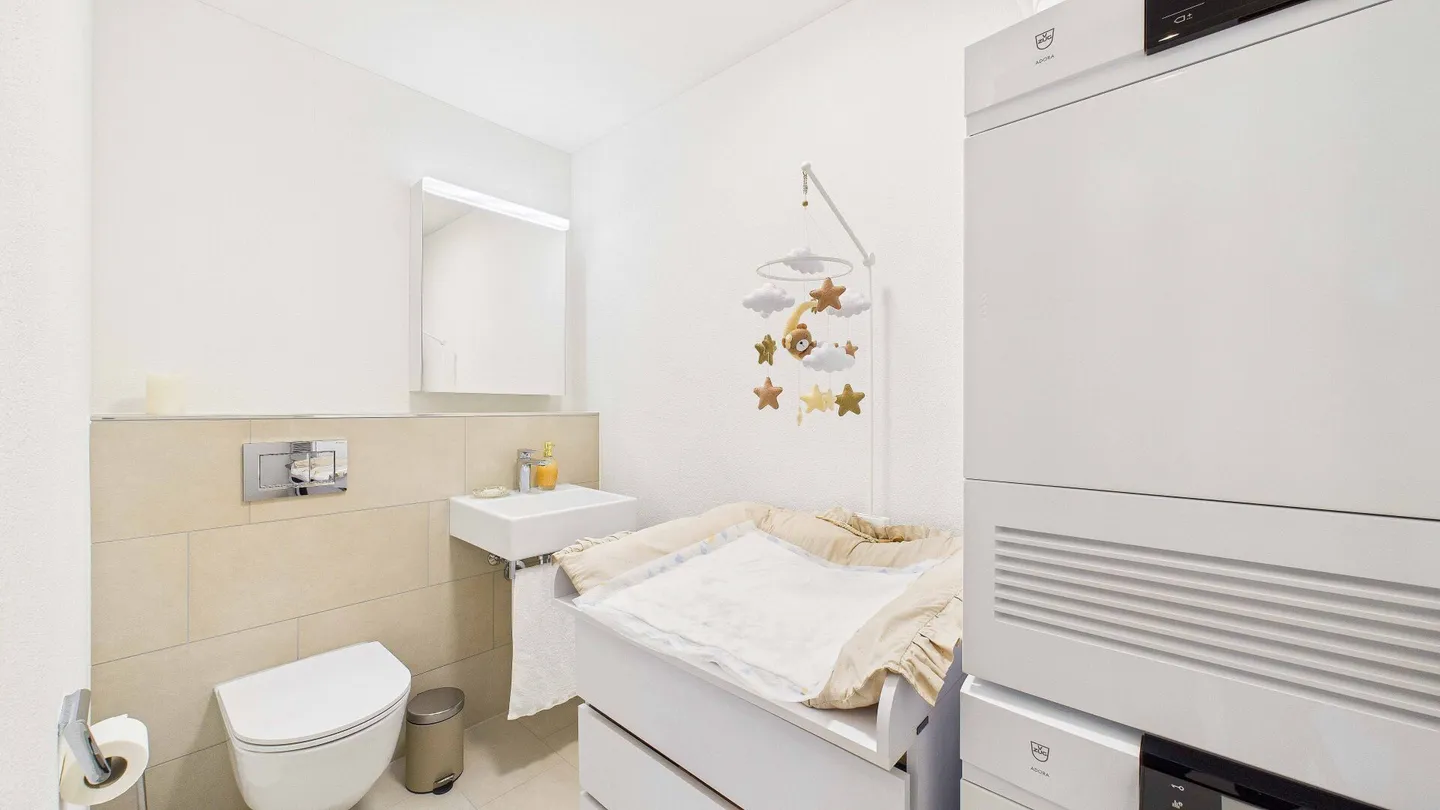Helle 4.5-Zimmer-Wohnung mit Weitblick und funktionalem Grundriss - Foto 9 von 11