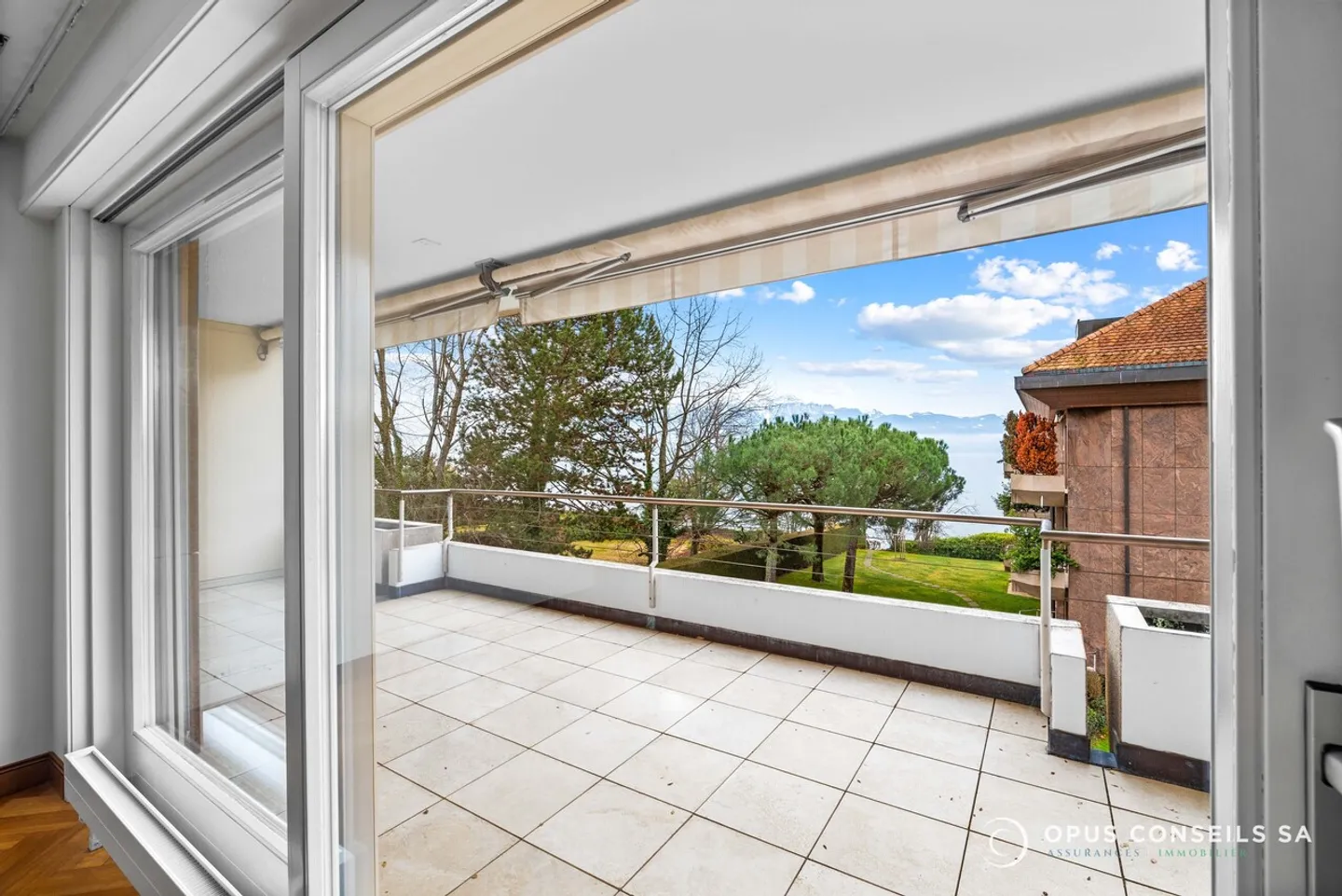Exceptional property in Pully – Spacious 2.5 rooms with stunning lake view - Photo 6 of 13