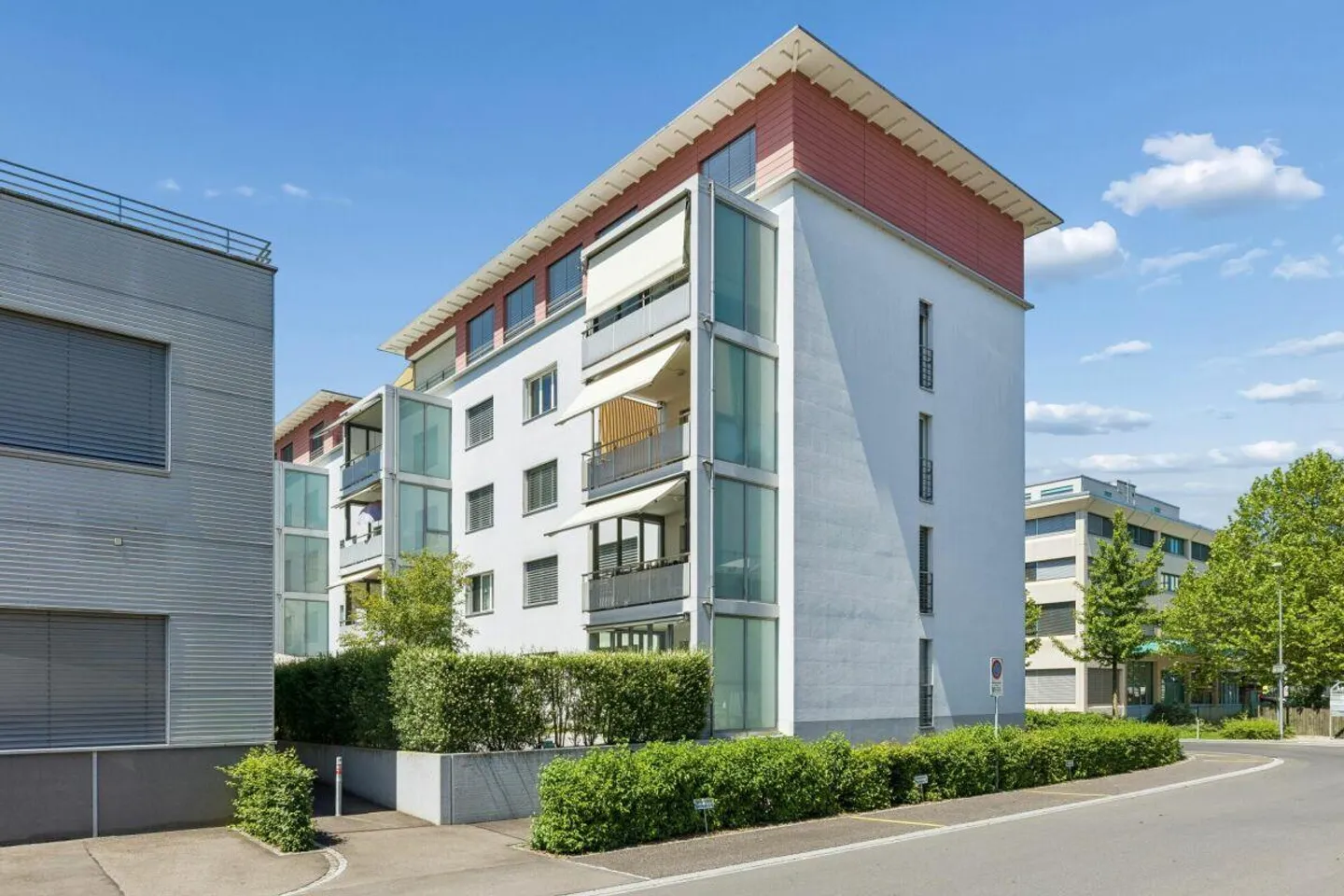 Modern 4.5 Room Apartment in the Heart of Rotkreuz - Photo 1 of 20