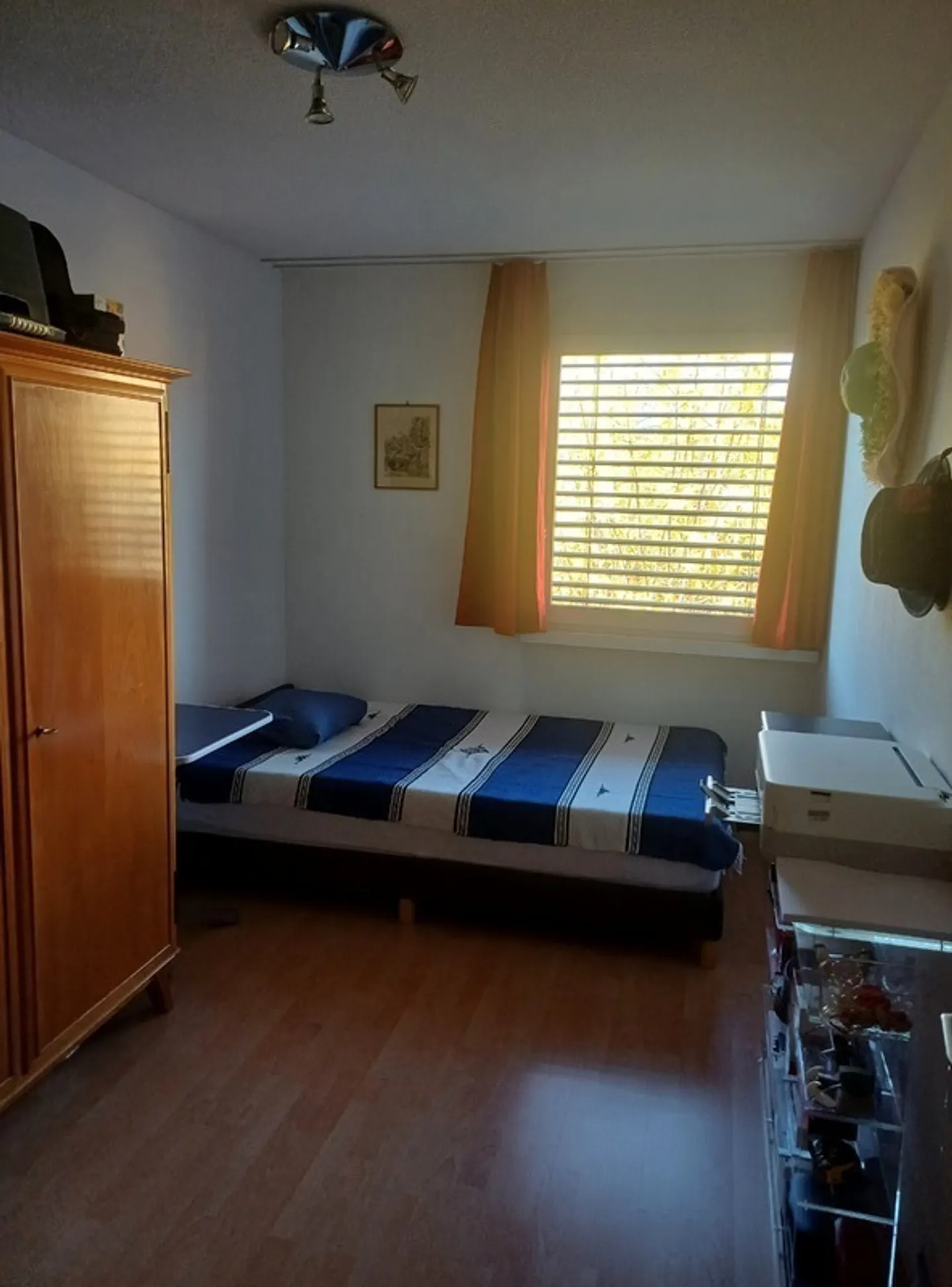 Stylish Apartment with Balcony - Photo 6 of 9